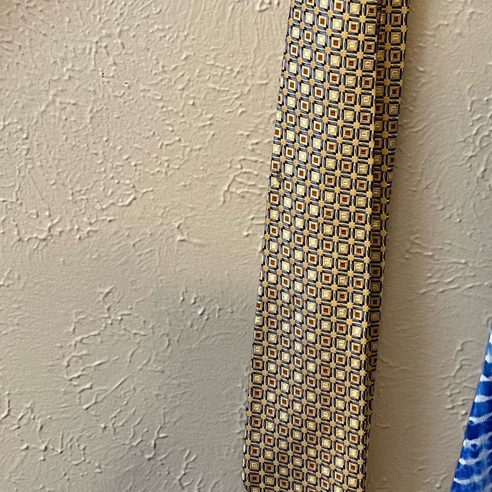 Elegant Gold Patterned Men's Tie